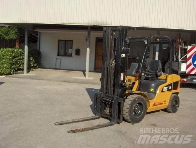 CAT DP30N 디젤 지게차