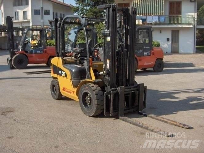 CAT DP30N 디젤 지게차