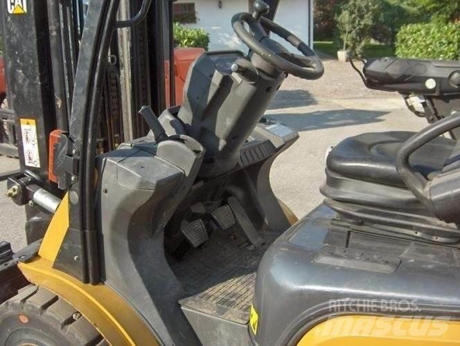 CAT DP30N 디젤 지게차