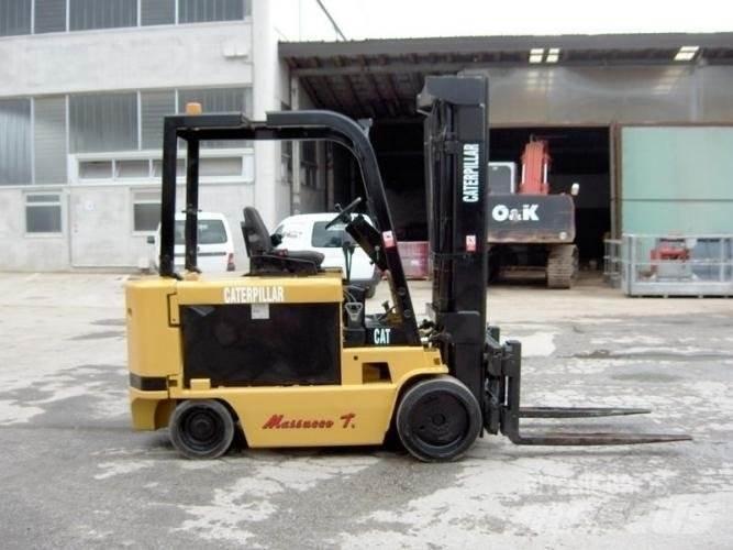 CAT M100D 전동 지게차