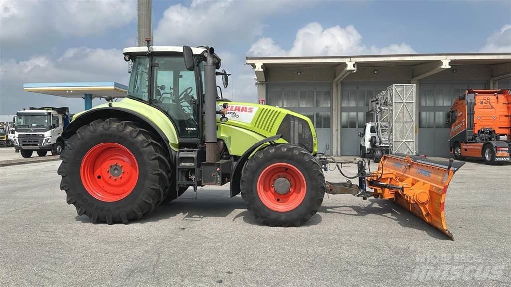 CLAAS Axion 810 4x4 제설 블레이드 및 제설기