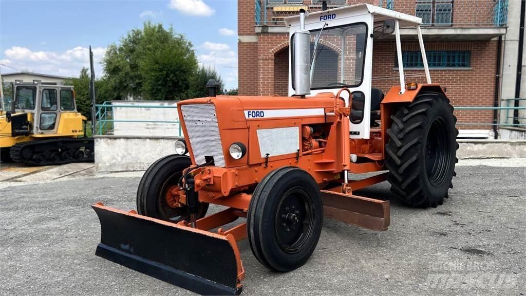 Ford 5600 4X2 크롤러 도저