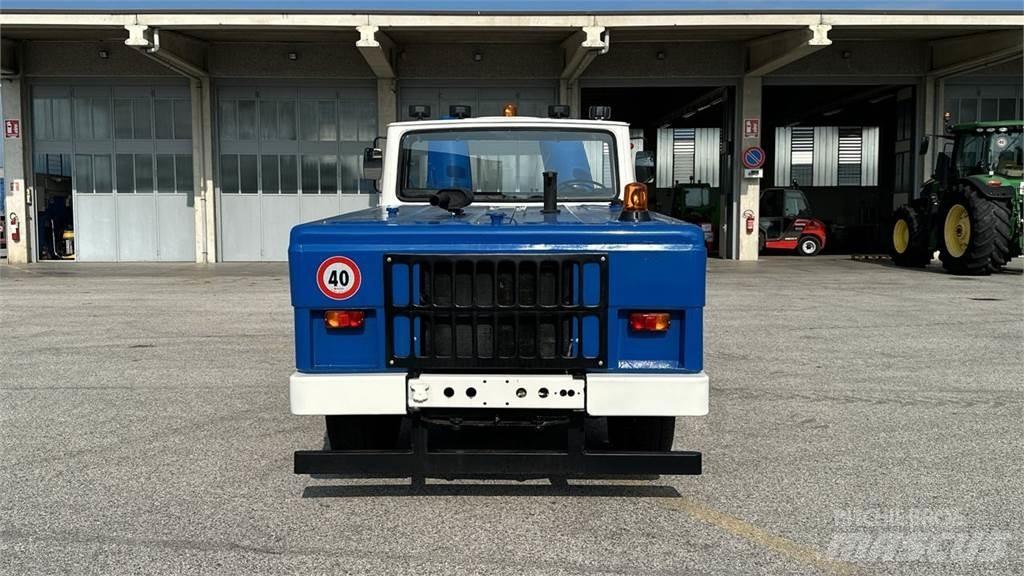  Fresia F60 4X4 제설 블레이드 및 제설기