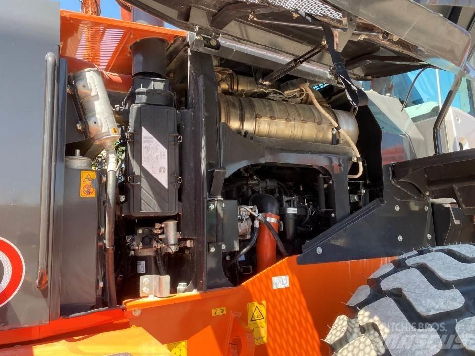 Hitachi ZW250-6  휠로우더