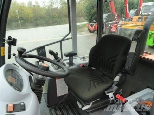 Hitachi ZW65  휠로우더