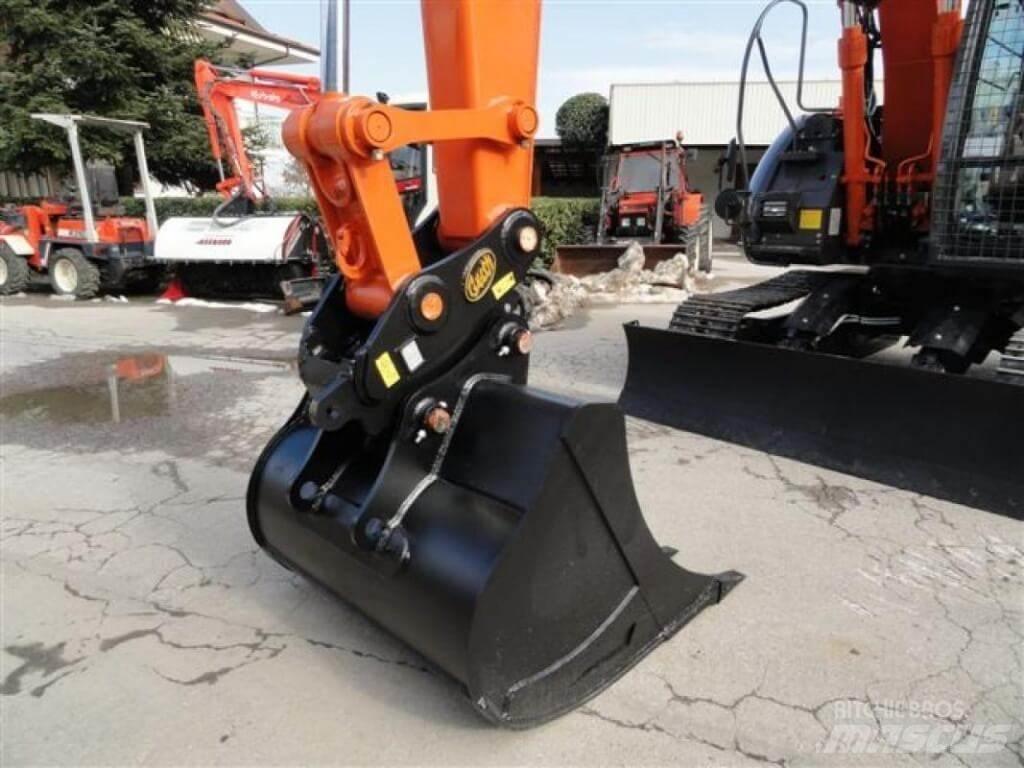 Hitachi ZX135 US-6 굴삭기