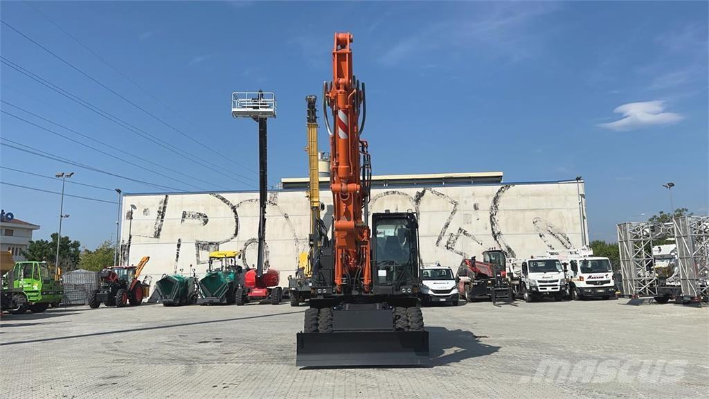 Hitachi ZX220W-7  휠 굴삭기