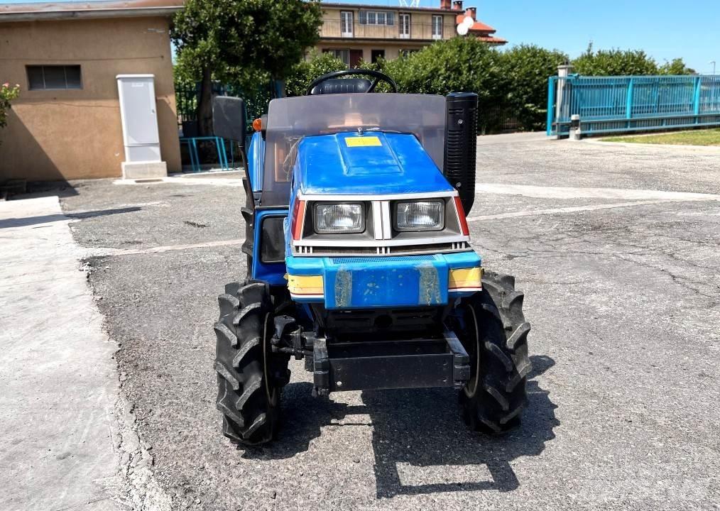 Iseki TU170F 4x4 제설 블레이드 및 제설기