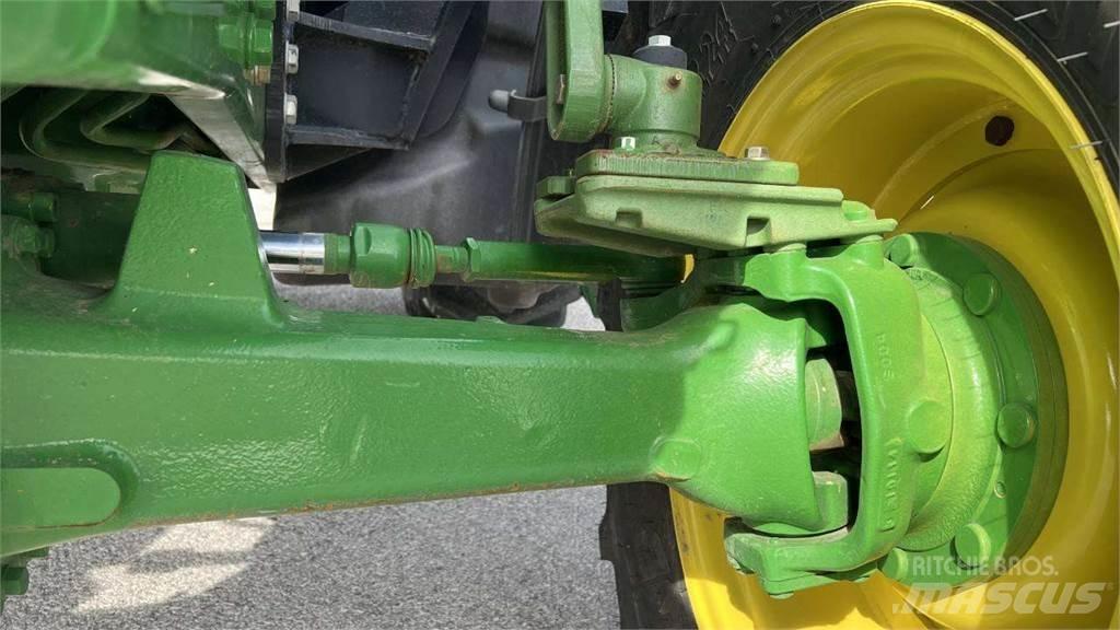 John Deere 6090MC 4X4 제설 블레이드 및 제설기