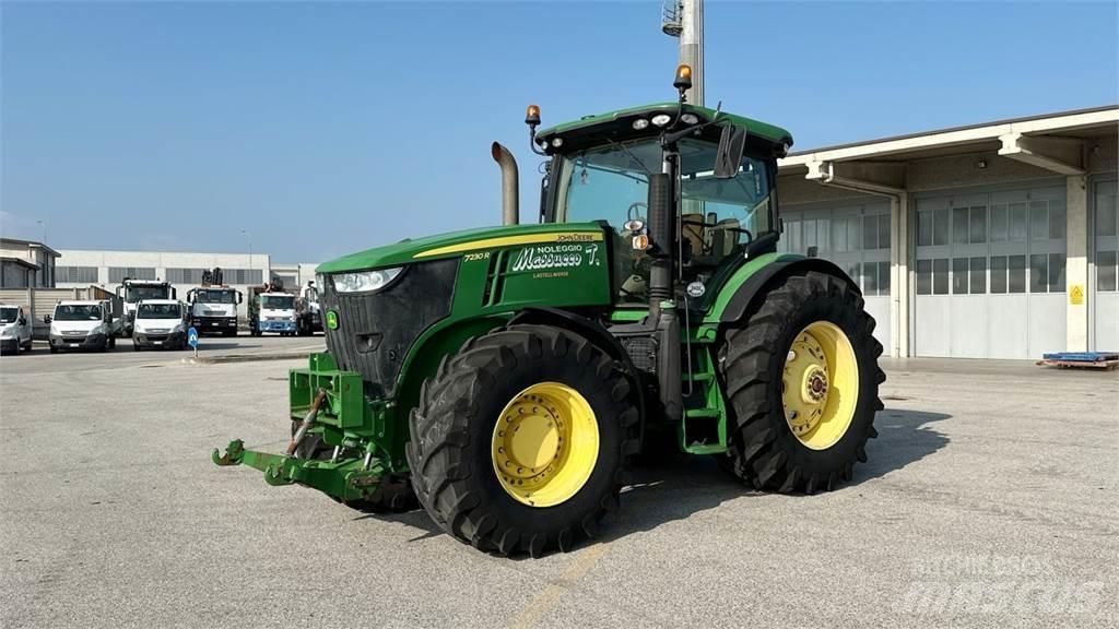 John Deere 7230R 제설 블레이드 및 제설기