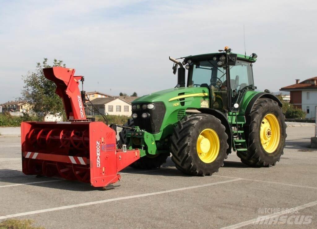 John Deere 7930 4X4 제설 블레이드 및 제설기
