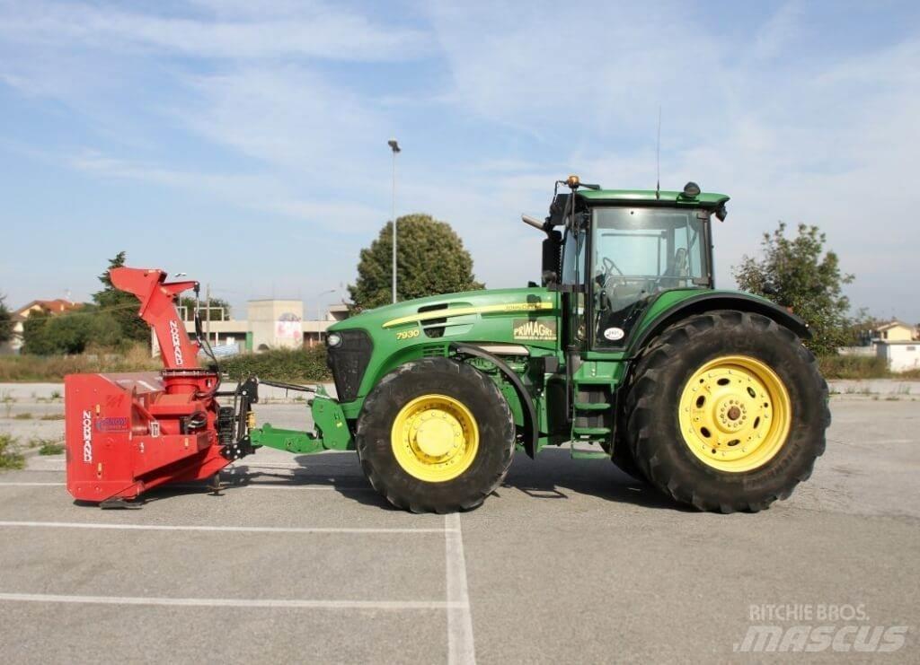 John Deere 7930 4X4 제설 블레이드 및 제설기