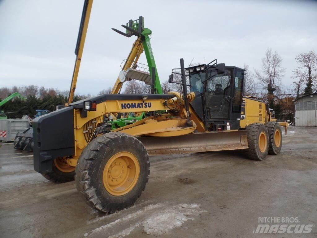 Komatsu GD675-5 크롤러 도저