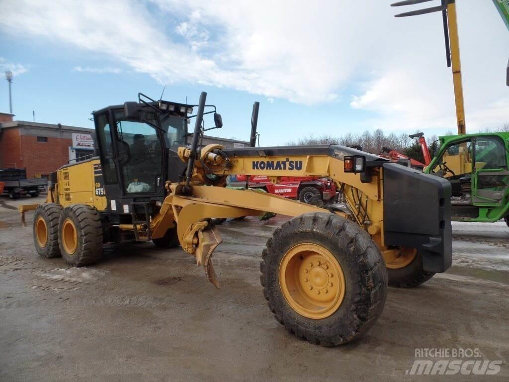 Komatsu GD675-5 크롤러 도저