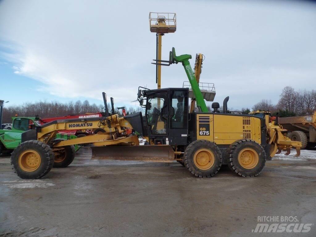 Komatsu GD675-5 크롤러 도저