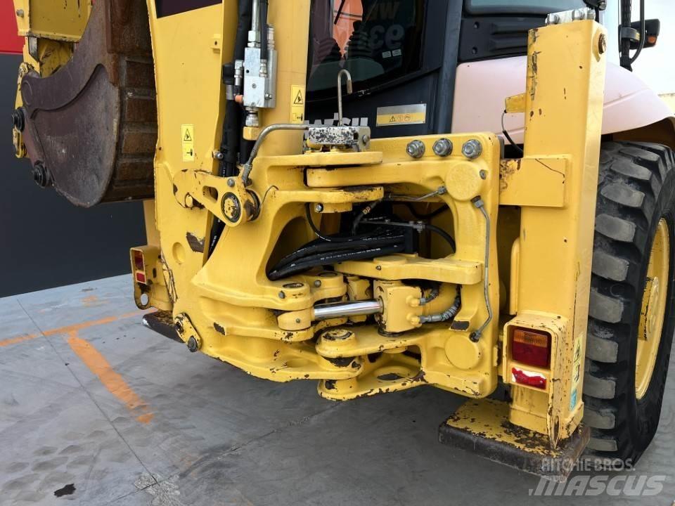 Komatsu WB93S-5E0 백호로더