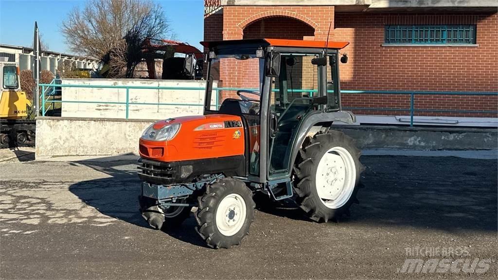 Kubota KT24 4X4 제설 블레이드 및 제설기