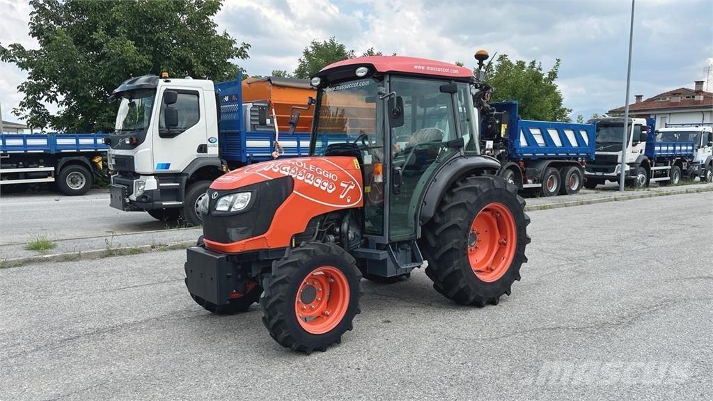 Kubota M8540N 4X4 제설 블레이드 및 제설기