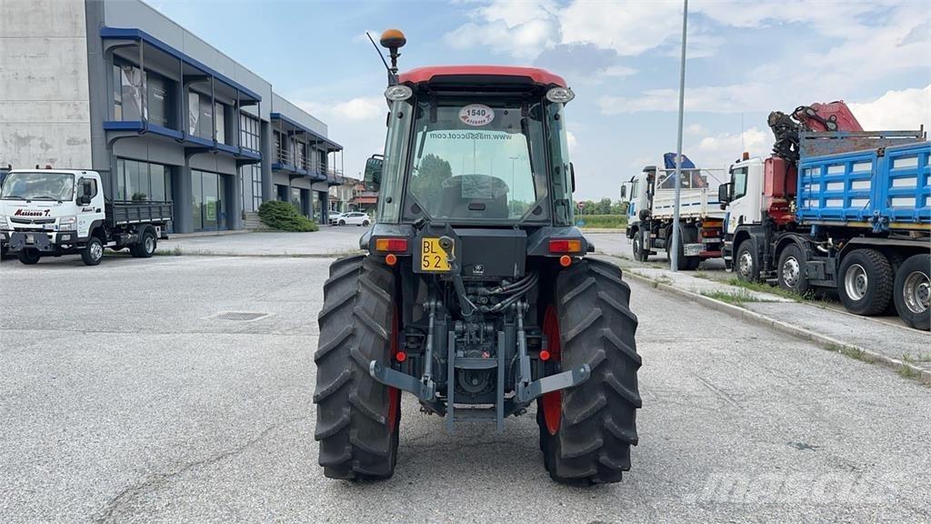 Kubota M8540N 4X4 제설 블레이드 및 제설기