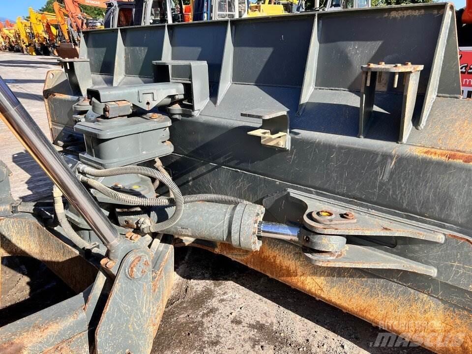 Liebherr 736 크롤러 도저