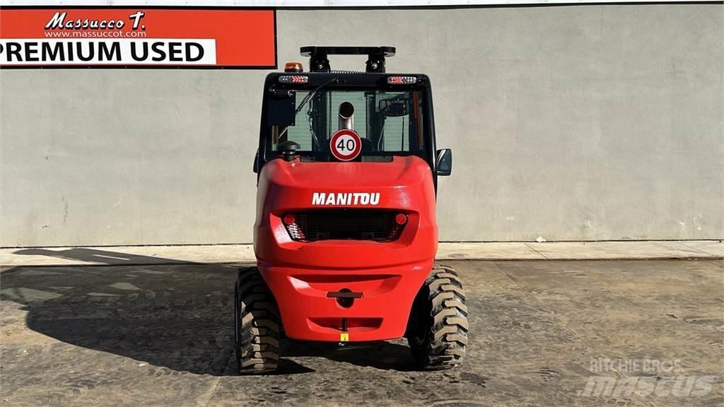 Manitou MC 30.4 4X4 험지용 트럭