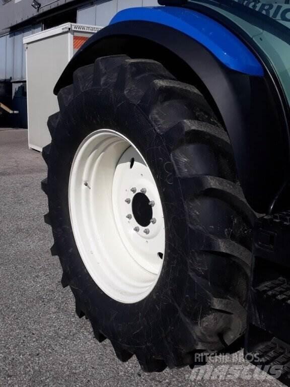 New Holland T6.165 제설 블레이드 및 제설기