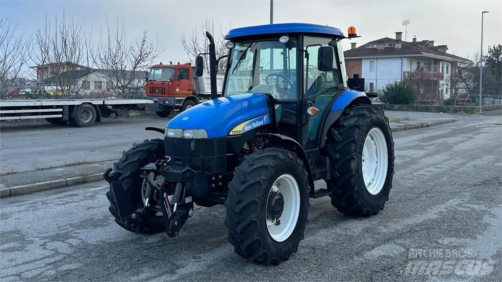 New Holland TD5050 4X4 제설 블레이드 및 제설기