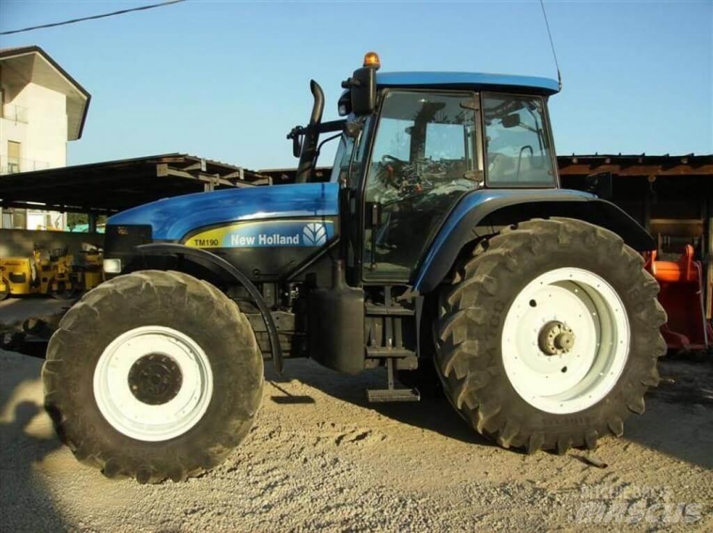 New Holland TM190 제설 블레이드 및 제설기