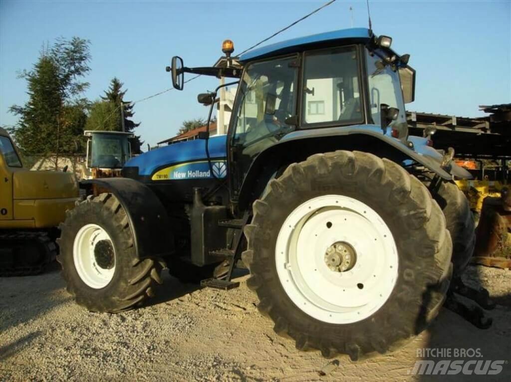 New Holland TM190 제설 블레이드 및 제설기