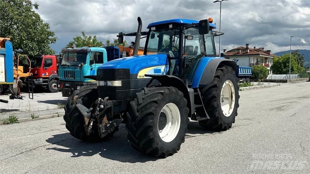 New Holland TM190 4X4 제설 블레이드 및 제설기