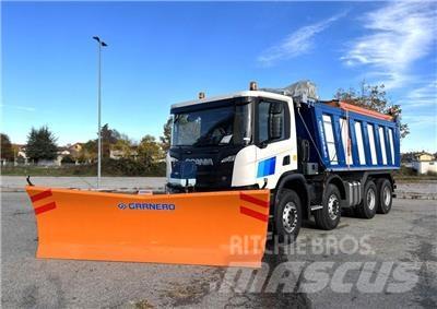 Scania P500 XT 8X4 제설 블레이드 및 제설기