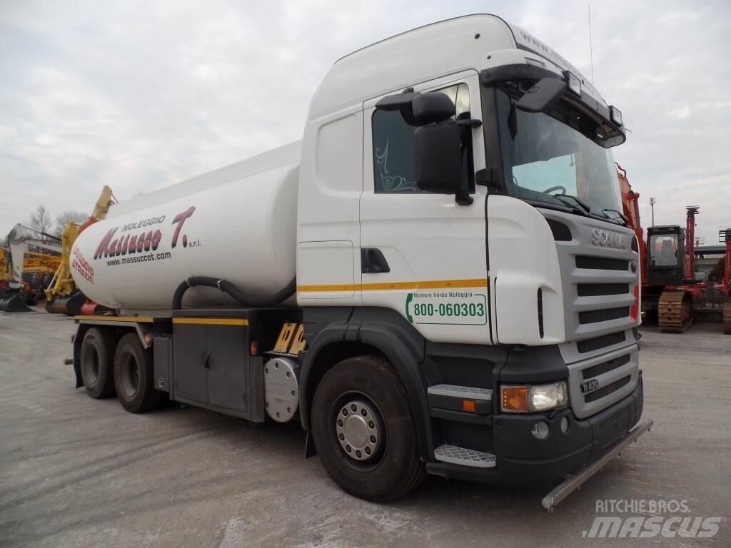Scania R420 탱커 트럭