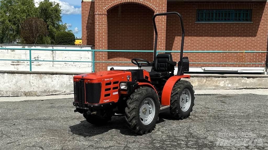  Tigretrac 3800 4x4 제설 블레이드 및 제설기