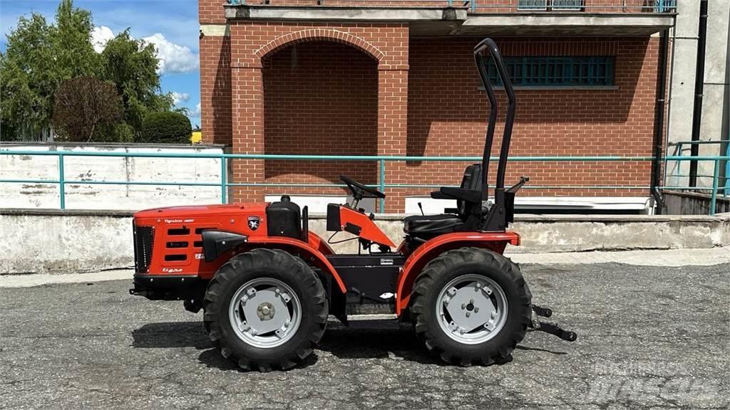  Tigretrac 3800 4x4 제설 블레이드 및 제설기