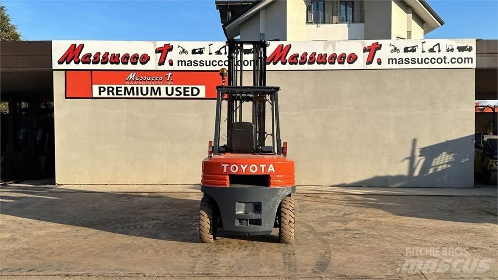 Toyota 02-5FD40 디젤 지게차
