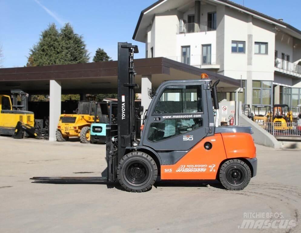 Toyota 40-8FD45N 디젤 지게차