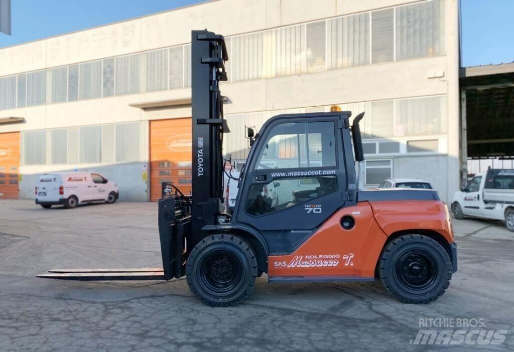 Toyota 40-8FD70N 디젤 지게차