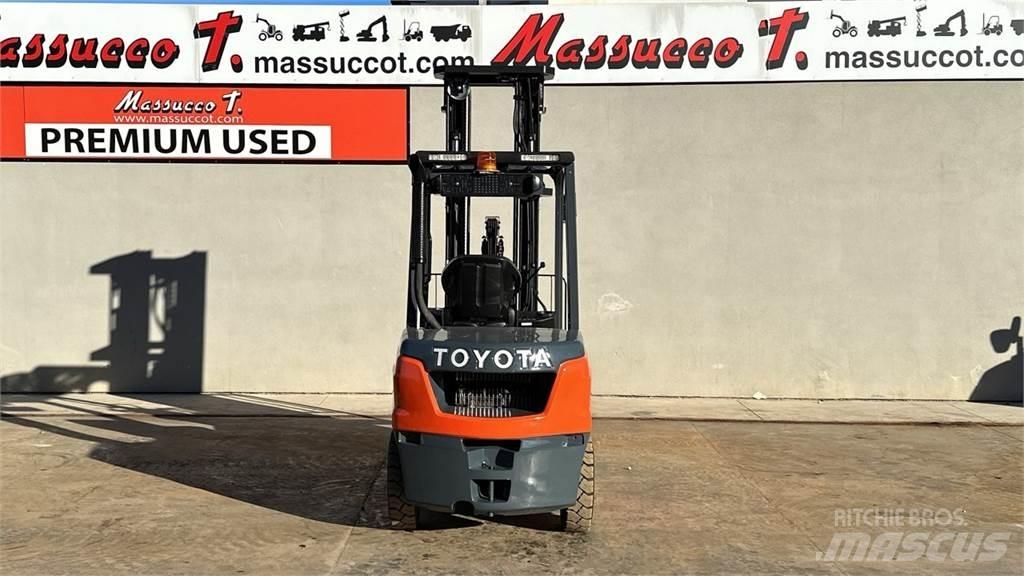 Toyota 52-8FDF30 디젤 지게차