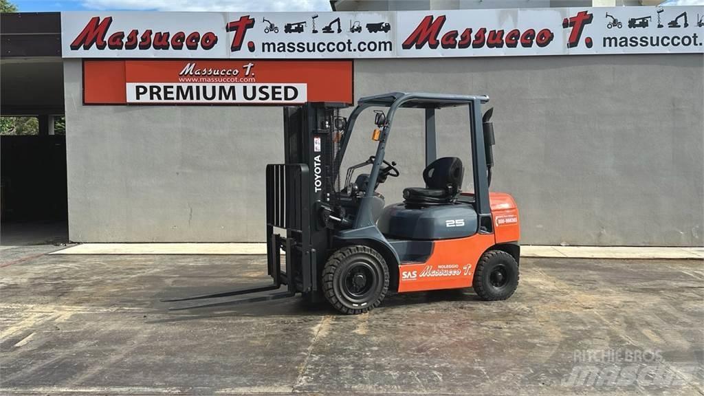 Toyota 62-7FDF25 디젤 지게차