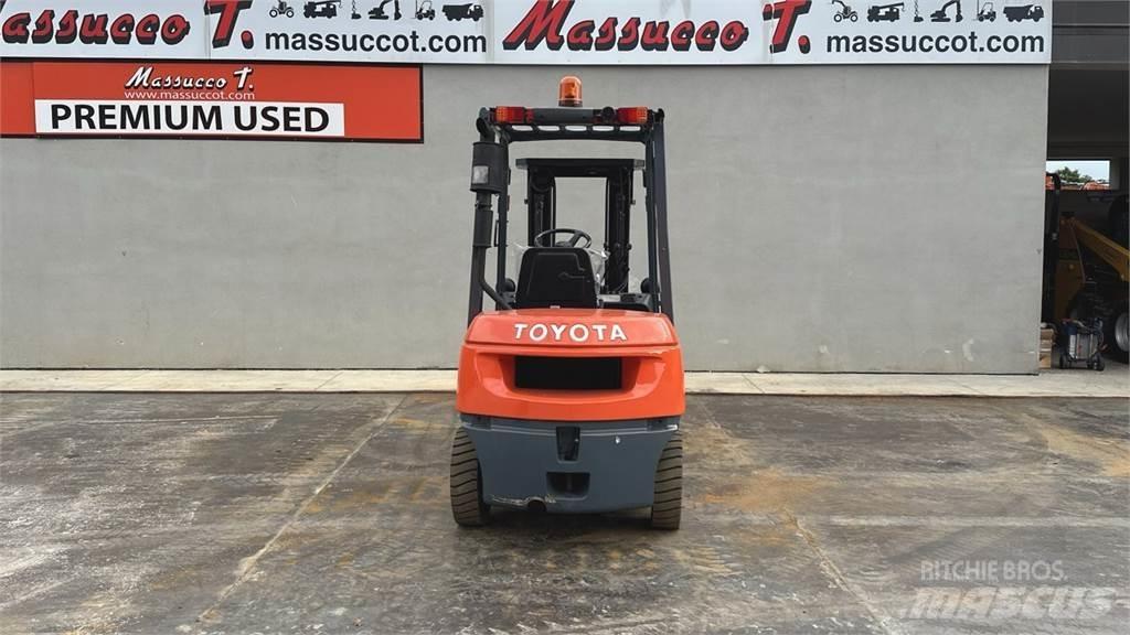 Toyota 62-7FDF25 디젤 지게차