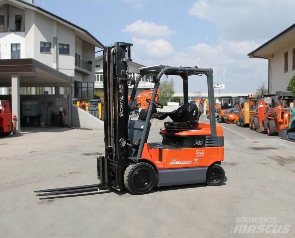 Toyota 7FBMF25 전동 지게차