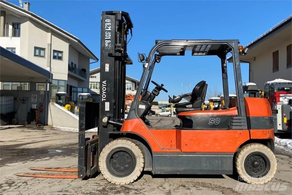 Toyota 7FBMF50 전동 지게차