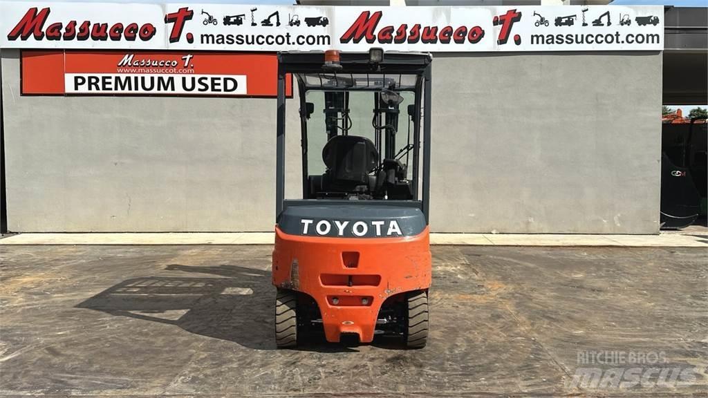 Toyota 8FBMT25 전동 지게차