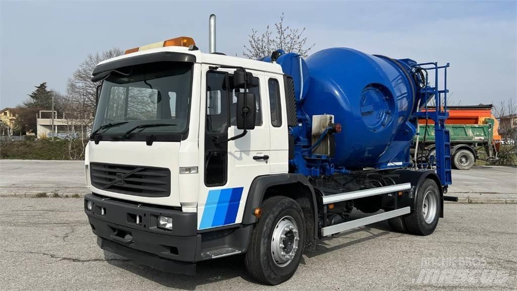 Volvo FL6 4X2 콘크리트 믹서트럭