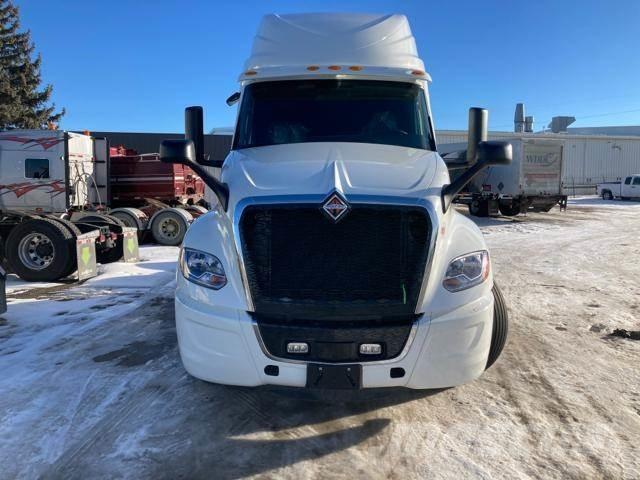 International LT 트랙터 유닛