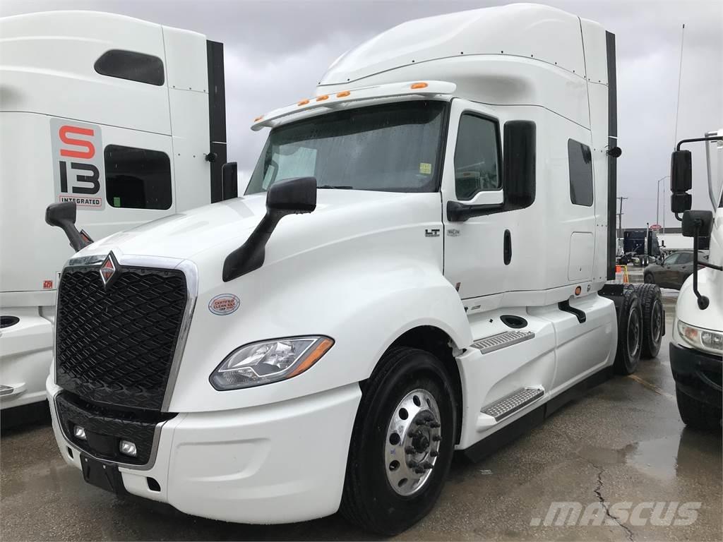 International LT 트랙터 유닛