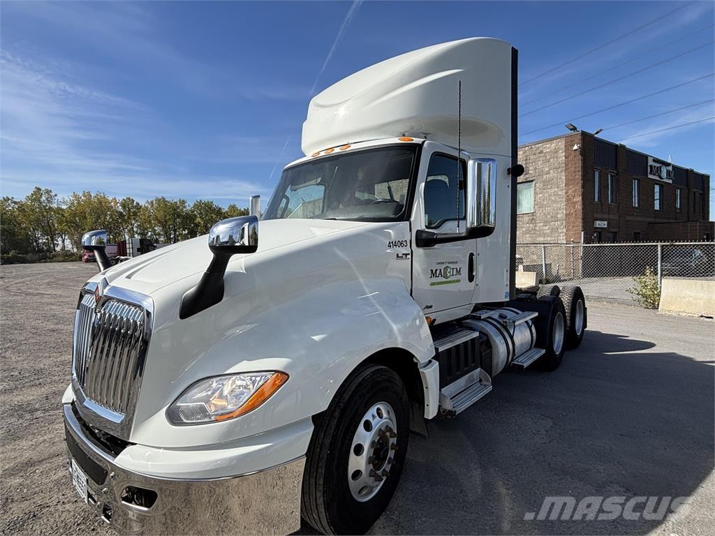 International LT 트랙터 유닛