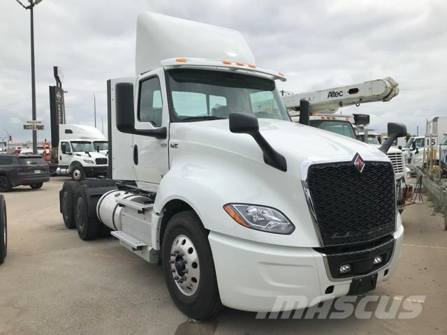 International LT 트랙터 유닛