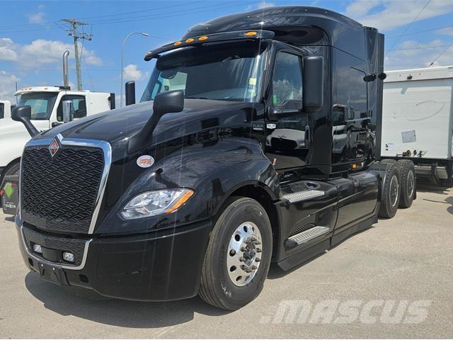 International LT 트랙터 유닛