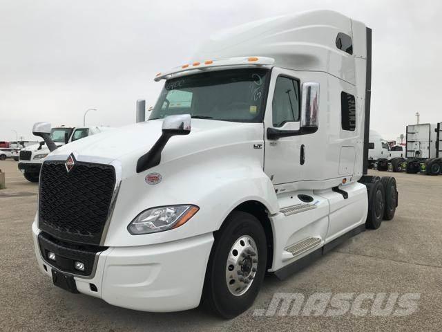 International LT 트랙터 유닛